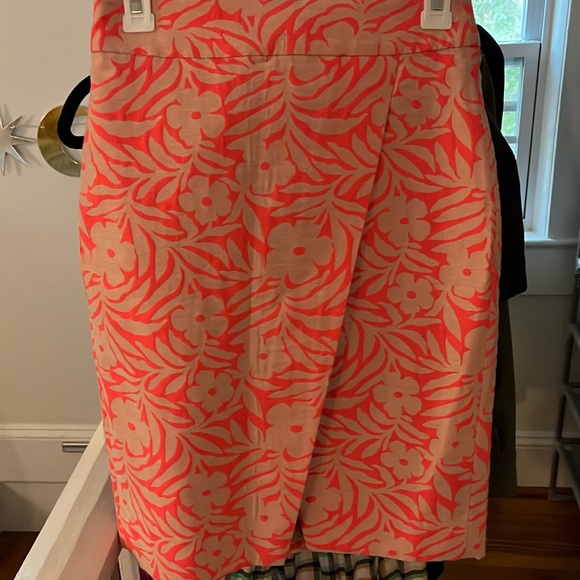 J. Crew Jacquard Plumeria CrossOver Pencil Skirt Floral Neon Pink, Size 2 - Picture 3 of 3